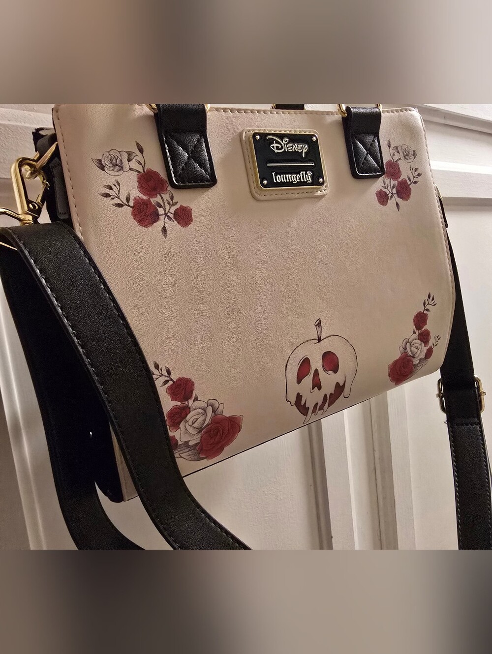 Snow White Roses Purse - Picture 4 of 10